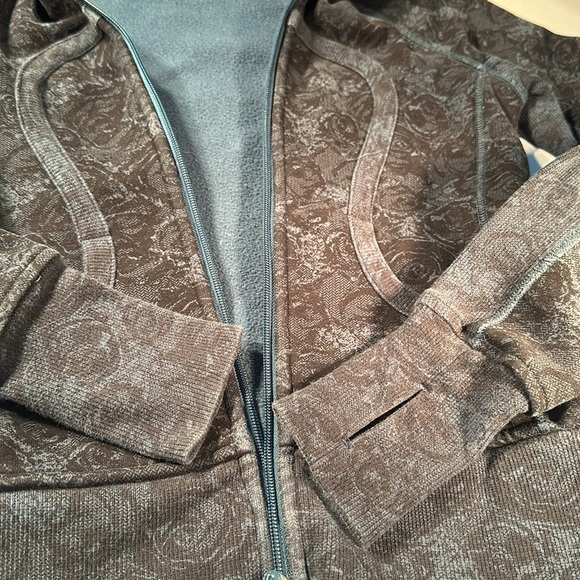 Lululemon Scuba Hoodie Beautiful deep blue paisley size 4 - Picture 5 of 7